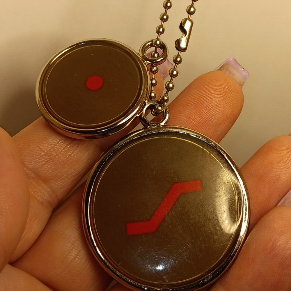 DKNY Donna Karan Keychain - Picture 2 of 2
